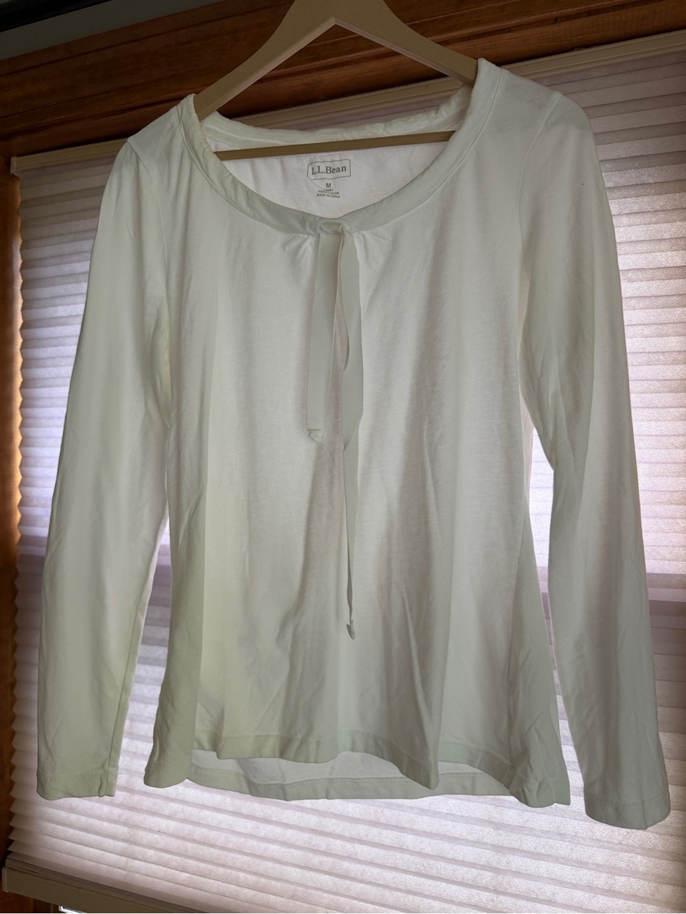 L.L. Bean Women's Cream Tie-Neck Long Sleeve Top M 0129